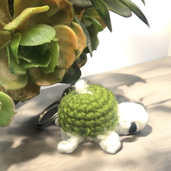 Hand Crochet  Mini Sea Turtle  Amigurumi Keychain - Picture 8 of 13